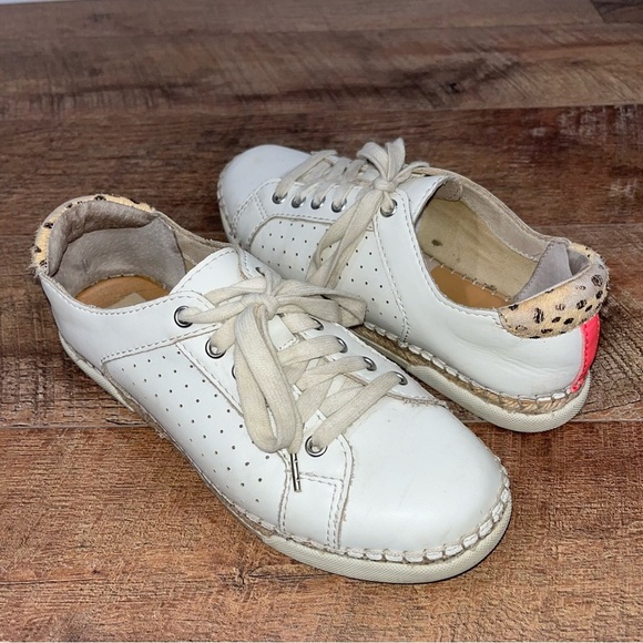 Dolce Vita Morris Sneakers - Picture 6 of 11